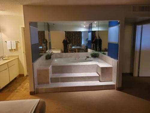 Aloft El Paso Downtown Jacuzzi room