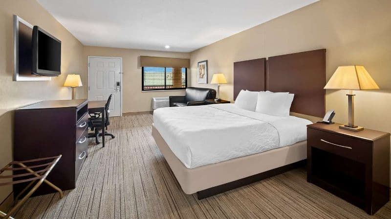 Best Western Cedar Inn hotel photo 2