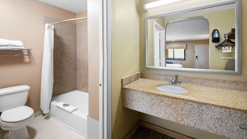 Best Western Cedar Inn hotel photo 3