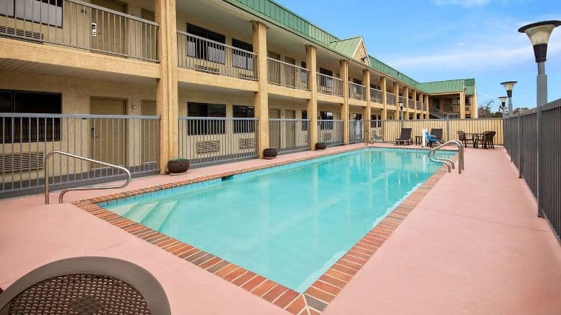 Best Western Cedar Inn hotel photo 5