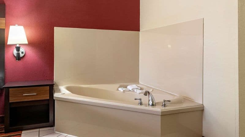 Best Western Lindale Inn Jacuzzi room