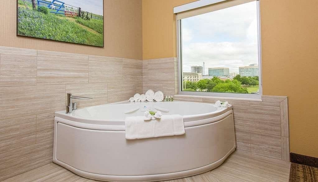 Cambria Hotel Plano Frisco Jacuzzi room