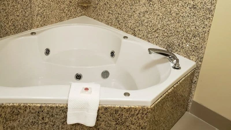 Comfort Suites DFW N/Grapevine Jacuzzi room