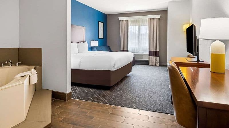 Comfort Suites Lindale – Tyler North hotel photo 2