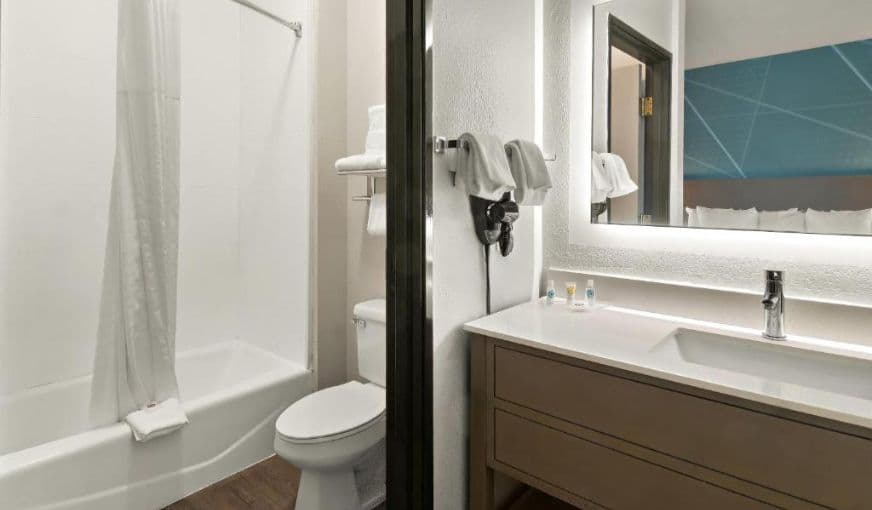 Comfort Suites North Fossil Creek hotel photo 2