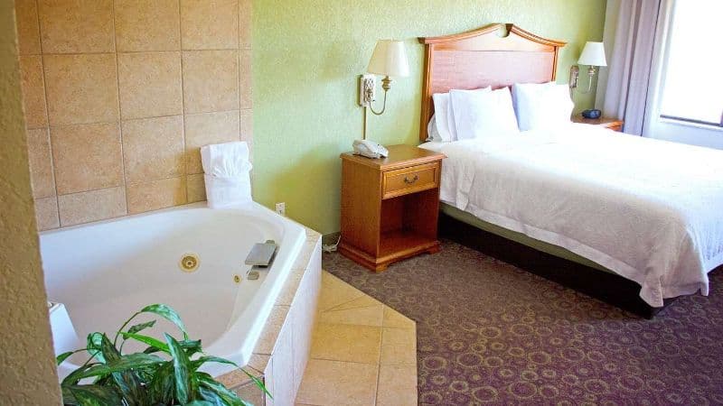 Hampton Inn & Suites College Station / US 6-East Bypass Jacuzzi room