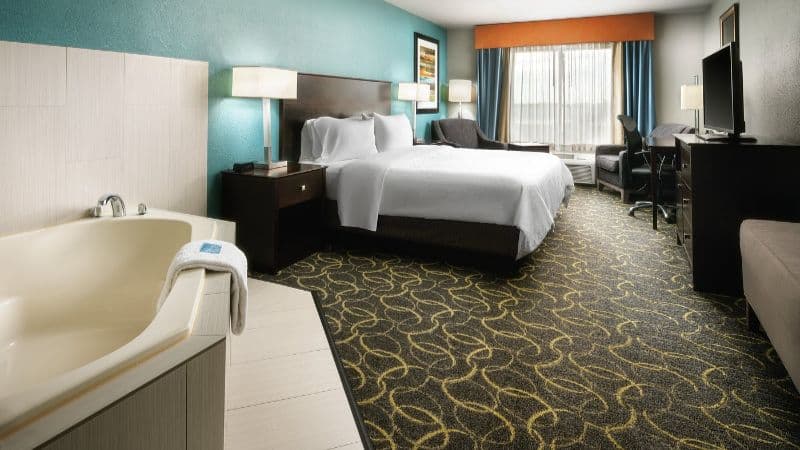 Holiday Inn Express & Suites DFW-Grapevine Jacuzzi room