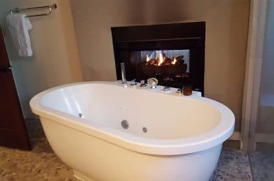 Sage Hill Inn & Spa Jacuzzi room