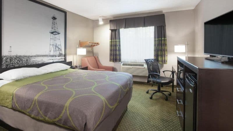 Super 8 by Wyndham Bedford DFW Airport West hotel photo 2