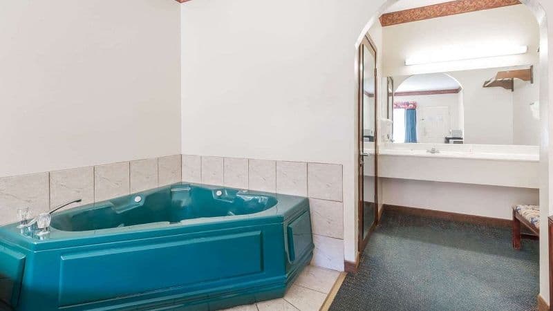 Super 8 by Wyndham Weslaco hotel photo 2