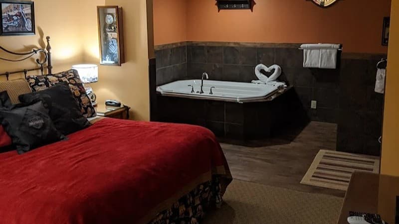 Anniversary Inn Logan Jacuzzi room