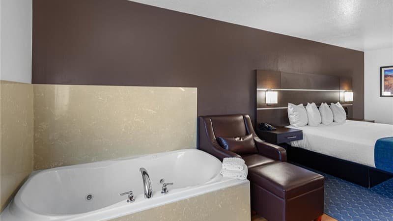 Best Western Duchesne Inn Jacuzzi room