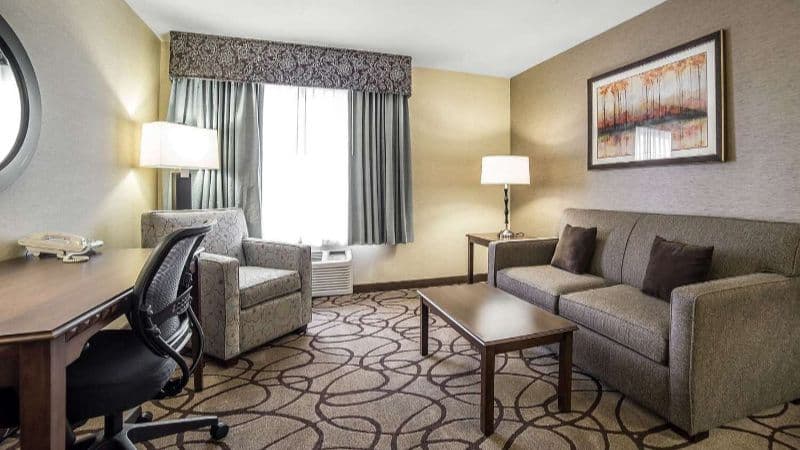 Comfort Suites Airport hotel photo 3