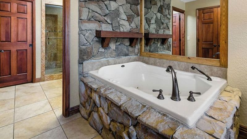 Condos by White Pines Real Estate Jacuzzi room