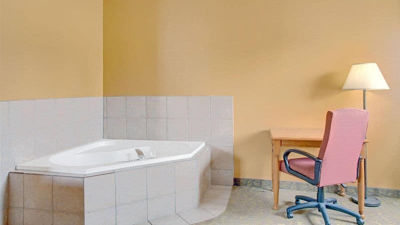 Days Inn by Wyndham Lehi Jacuzzi room