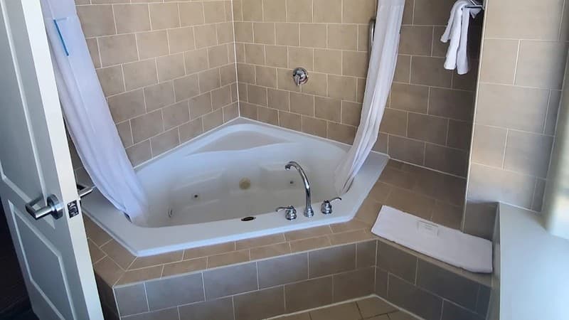Hampton Inn & Suites Ogden Jacuzzi room