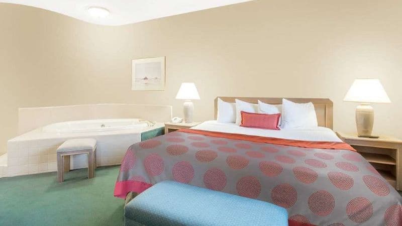 Ramada by Wyndham St George Jacuzzi room