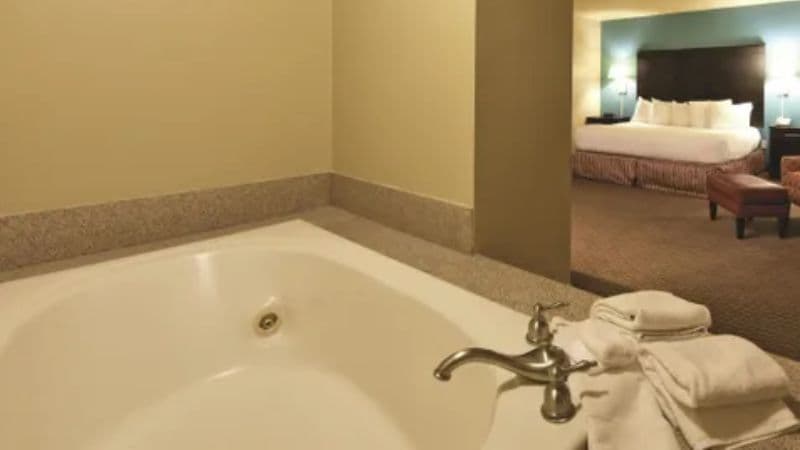 West Valley Inn Jacuzzi room