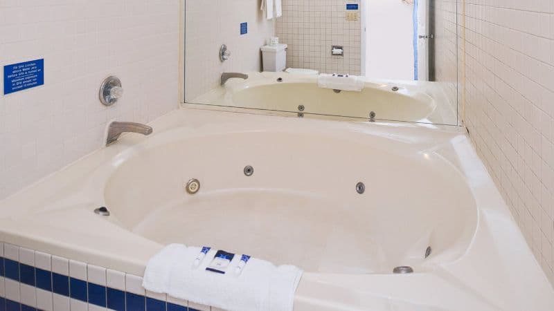 Americas Best Value Inn Plattsburgh Jacuzzi room