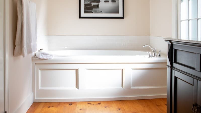 Barrows House Jacuzzi room