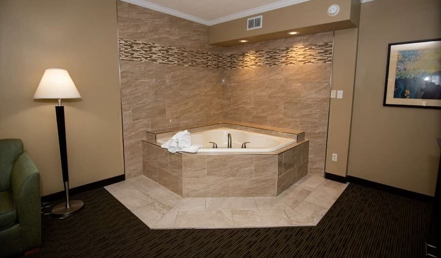 Best Western Plus Plattsburgh Jacuzzi room