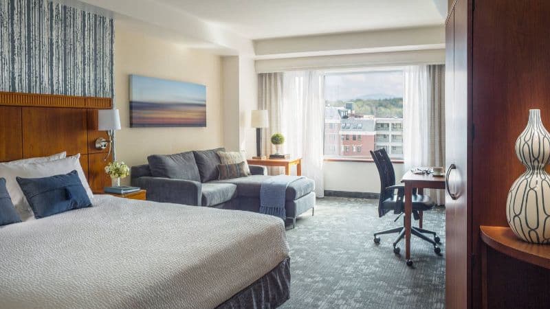 Courtyard Burlington Harbor hotel photo 3