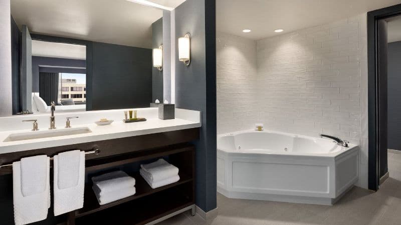 Hotel Champlain Burlington, Curio Collection by Hilton Jacuzzi room