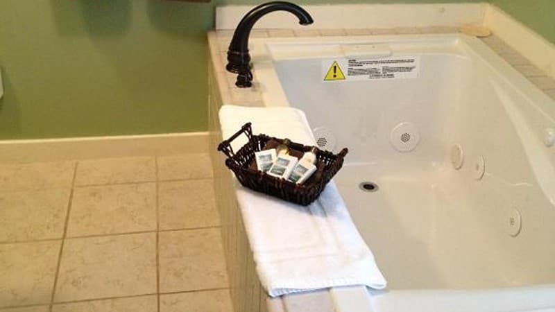 Smuggler’s Notch Inn Jacuzzi room