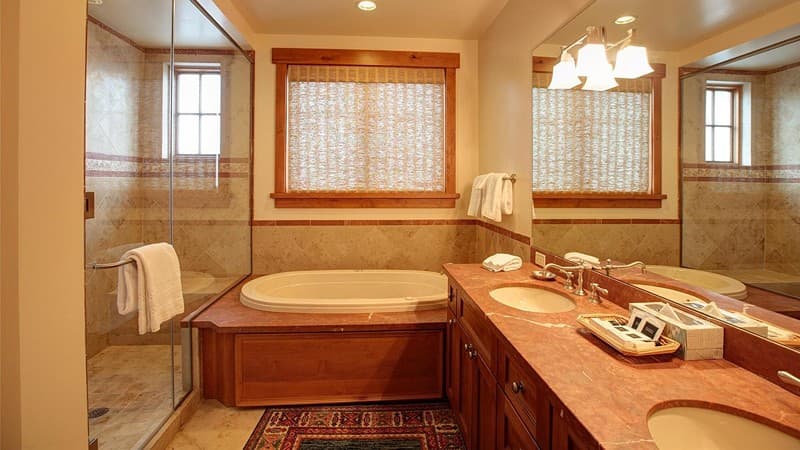 The Lodge at Spruce Peak Jacuzzi room
