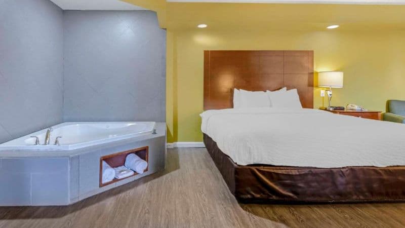 Clarion Pointe Staunton East hotel photo 2