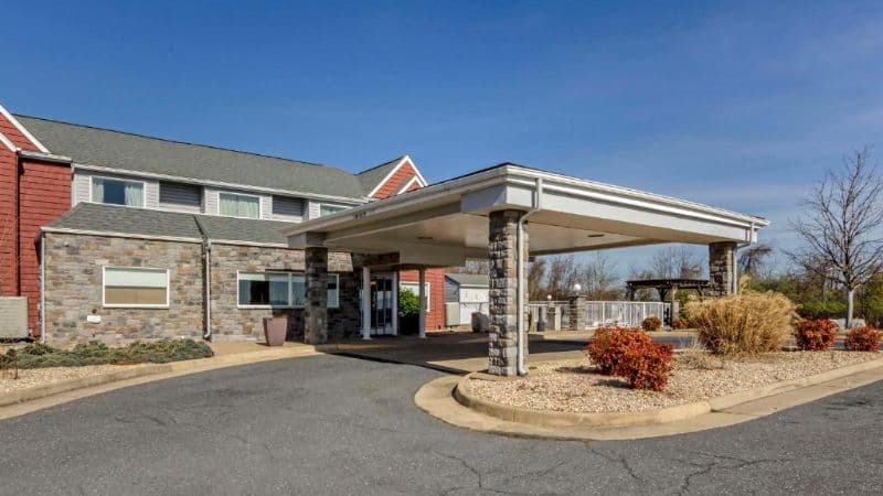 Clarion Pointe Staunton East hotel photo 5