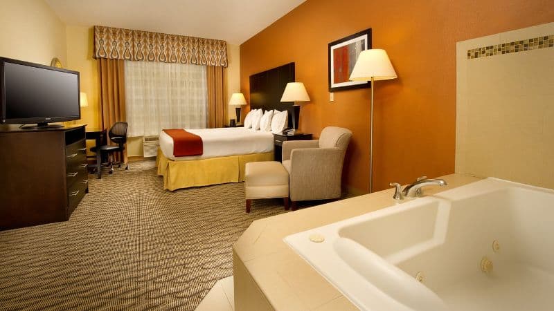 Holiday Inn Express & Suites Manassas by IHG Jacuzzi room