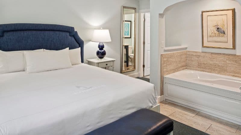 King’s Creek Plantation Jacuzzi room