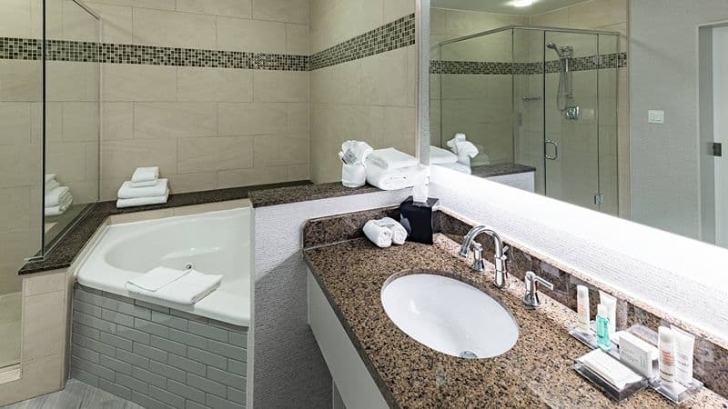 Richmond Marriott Jacuzzi room