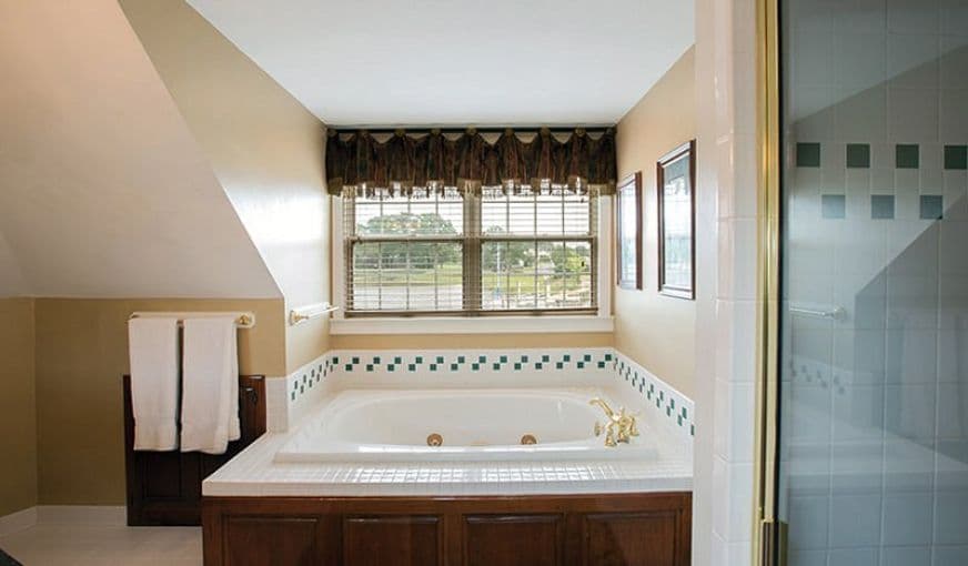 Smithfield Station Hotel Jacuzzi room