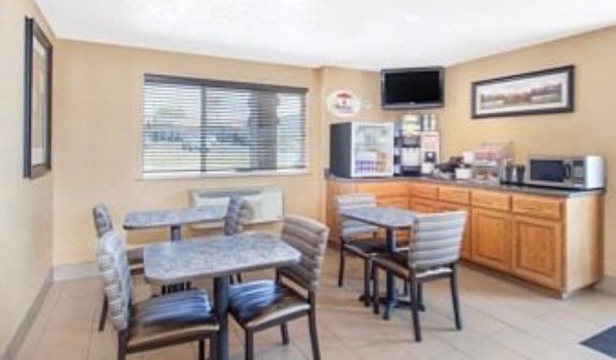 Super 8 by Wyndham Richlands / Claypool Hill Area hotel photo 5