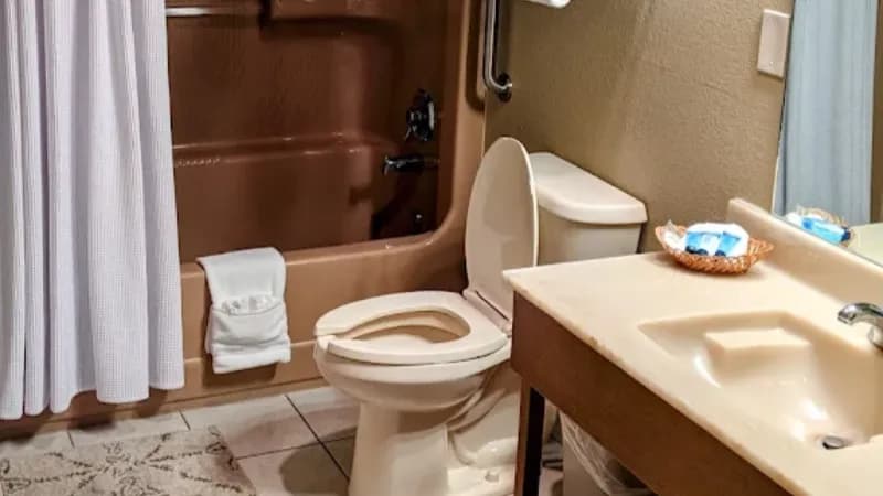 Coachman Inn Oak Harbor hotel photo 3