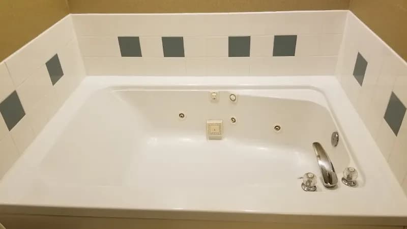 Comfort Inn Kent Seattle Jacuzzi room