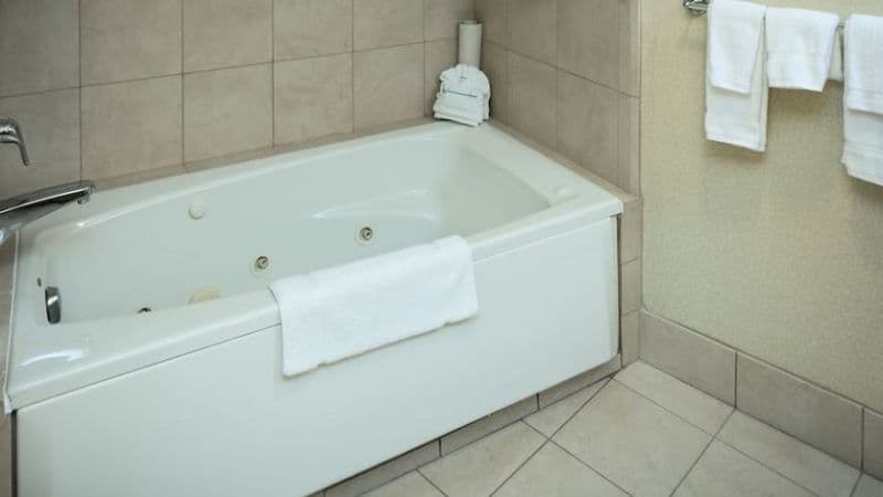 Hilton Garden Inn Seattle/Issaquah Jacuzzi room