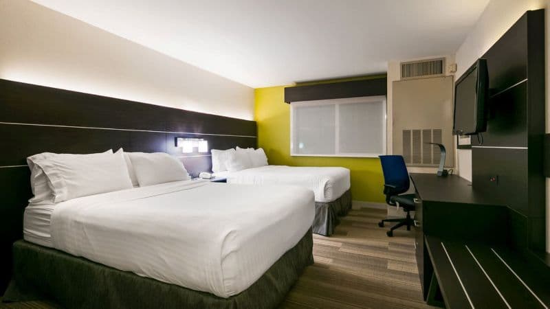 Holiday Inn Express & Suites Burlington hotel photo 2