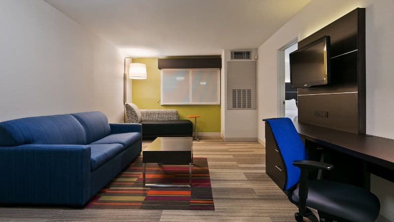 Holiday Inn Express & Suites Burlington hotel photo 4