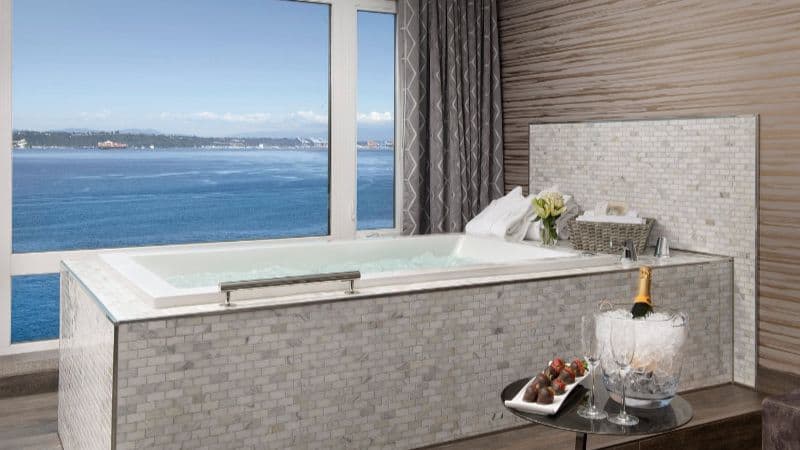 Silver Cloud Hotel Tacoma at Point Ruston Waterfront Jacuzzi room