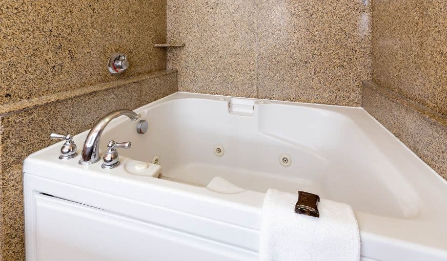 Wingate by Wyndham Moses Lake Jacuzzi room