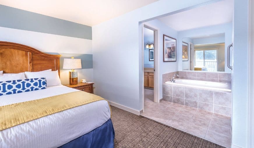 WorldMark Discovery Bay Jacuzzi room