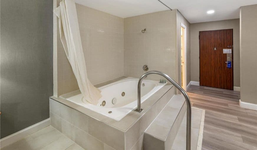 Best Western Manassas Jacuzzi room