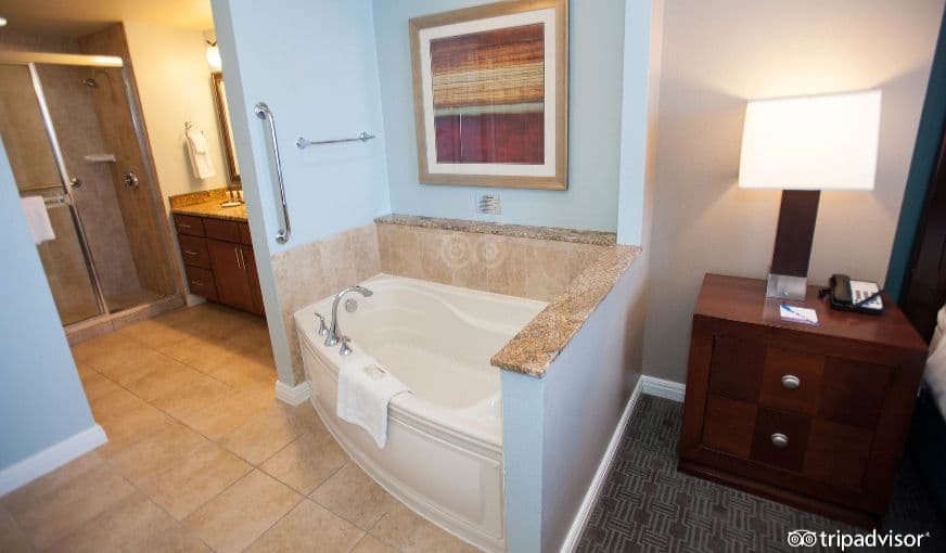 Wyndham Vacation Resorts at National Harbor Jacuzzi room