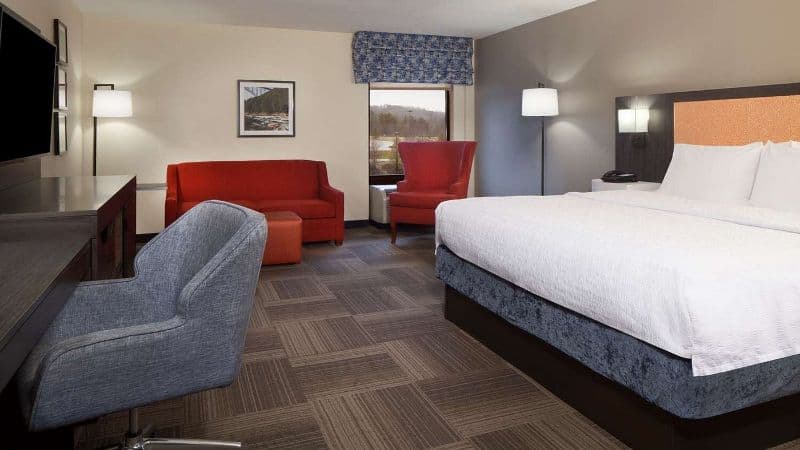 Hampton Inn Charleston-Southridge hotel photo 2