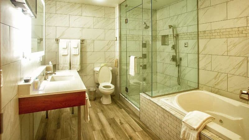 Hampton Inn Wheeling Jacuzzi room