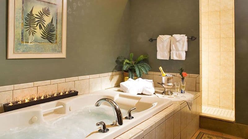 Hillbrook Inn & Restaurant Jacuzzi room