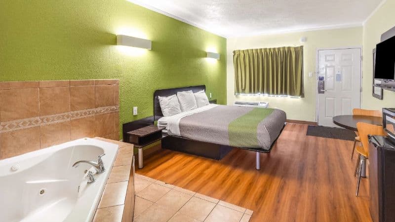 Motel 6 Huntington Jacuzzi room